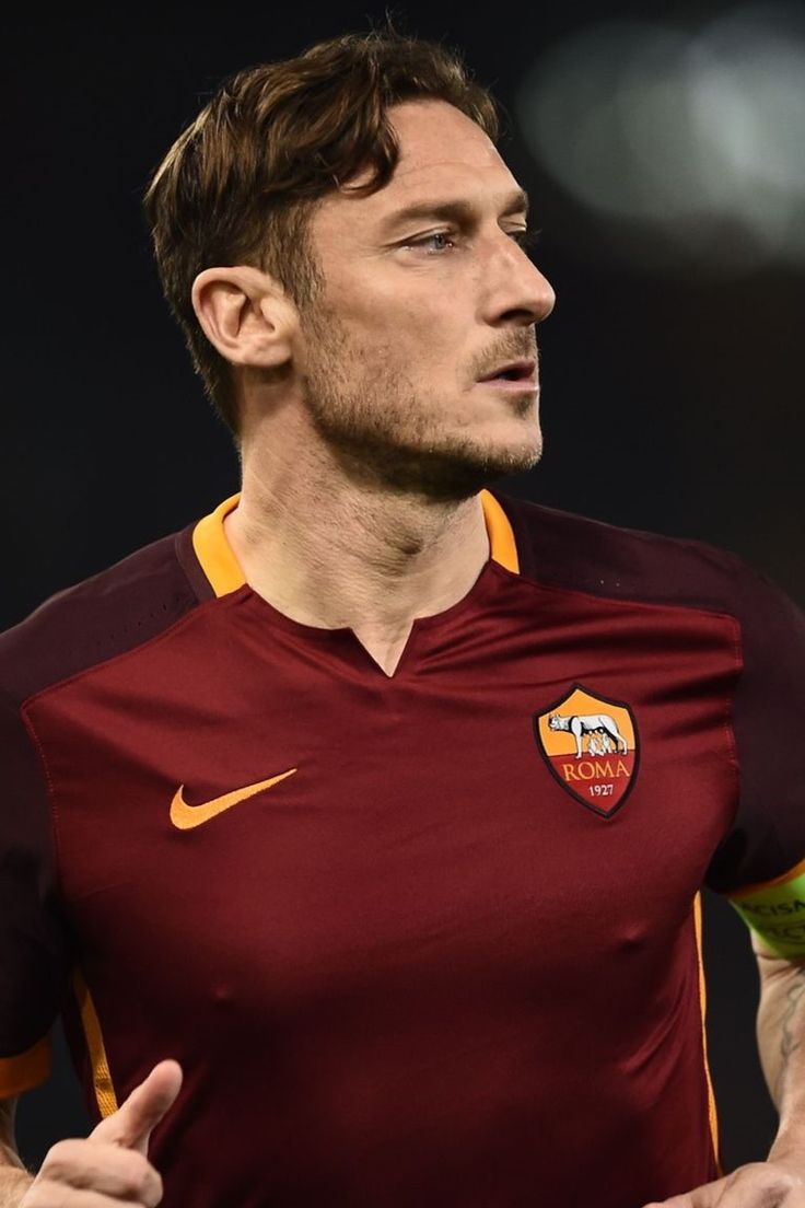 Francesco Totti: Il Gladiatore Abadi dari Roma