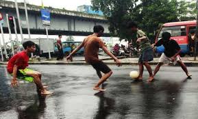 Dampak Sosial Sepak Bola dalam Masyarakat: Bukan Sekadar Olahraga